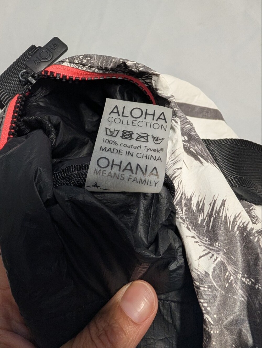ALOHA Collection Black & White Palm-Print Travel Duffel with Red Trim - Picture 13 of 15
